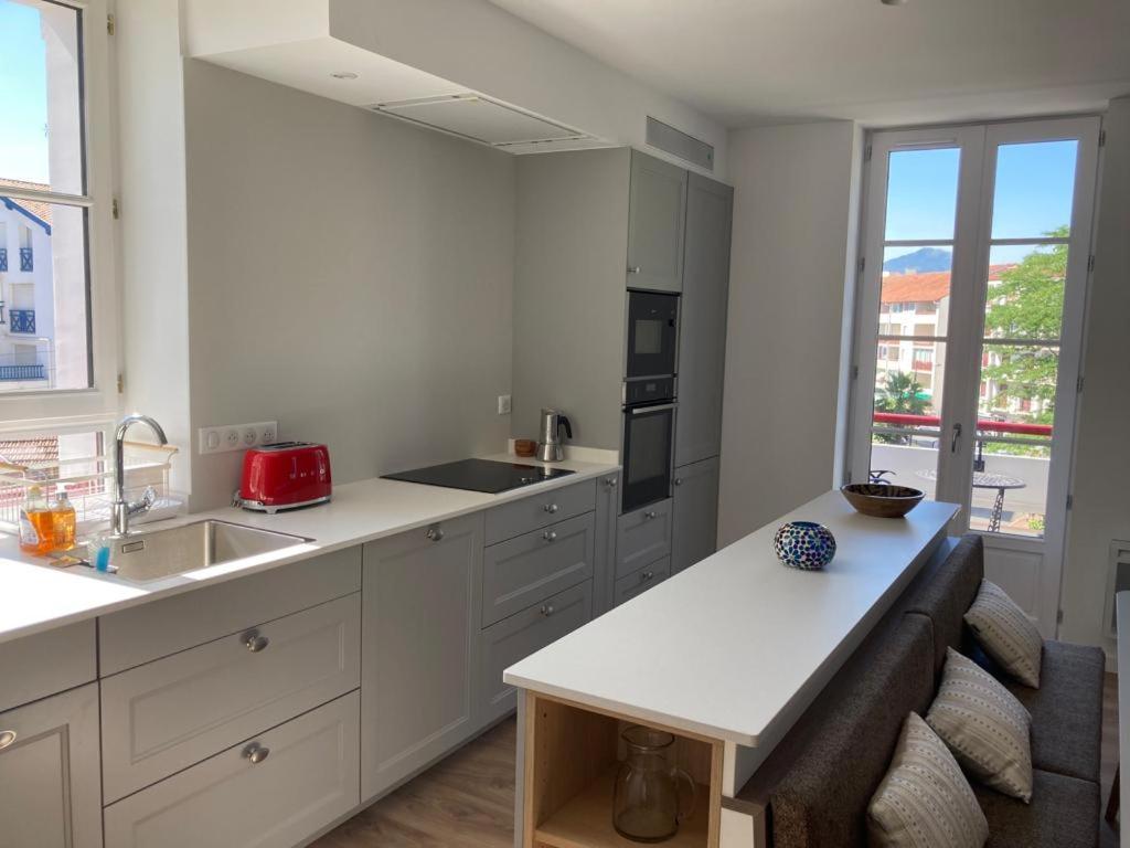 Superbe Appartement T3 Au Centre Plage .Parking Hendaye Esterno foto