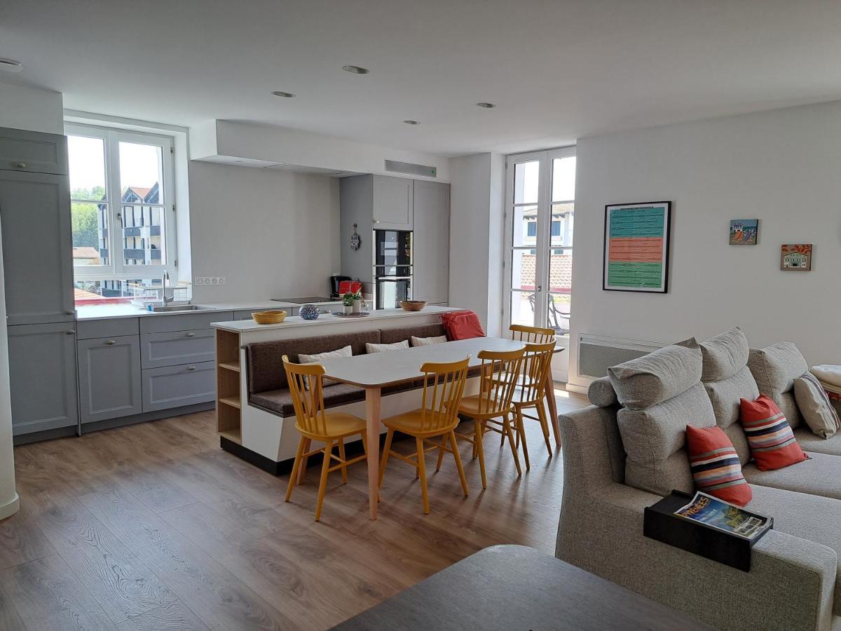 Superbe Appartement T3 Au Centre Plage .Parking Hendaye Esterno foto